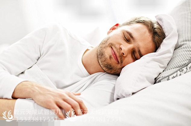 一个晚上不到七个小时睡眠减少精子质量,影响试管婴儿成功率